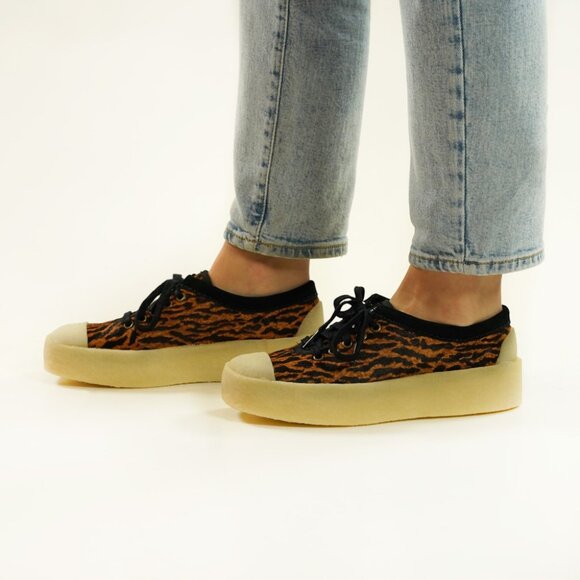 NEW CLARKS Haircalf Tor Hoop Comfort Sneakers tortoiseshell for women 12… - Picture 3 of 11